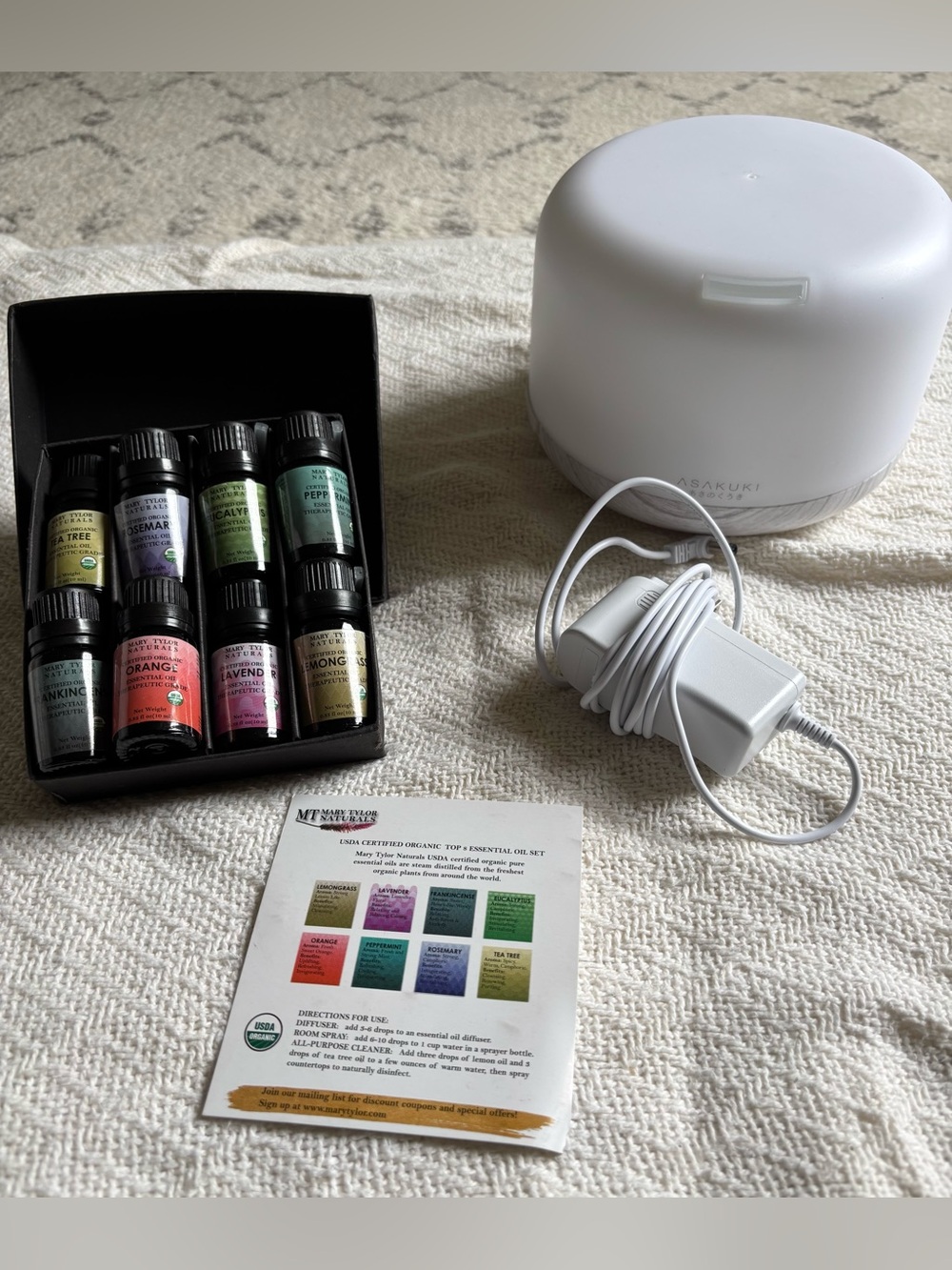 White Ultrasonic Essential Oil Diffuser with Assorted Essential Oils